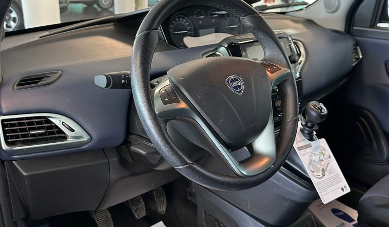 Lancia Ypsilon 1.0 70Cv Platino HYBRID 2024 pieno