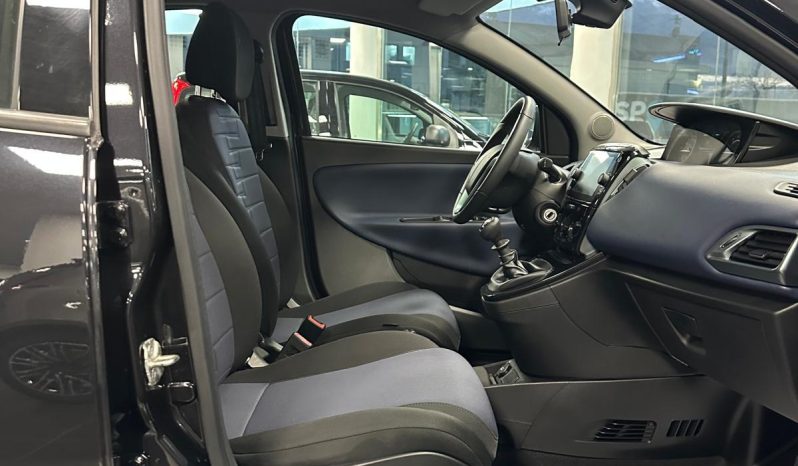 Lancia Ypsilon 1.0 70Cv Platino HYBRID 2024 pieno