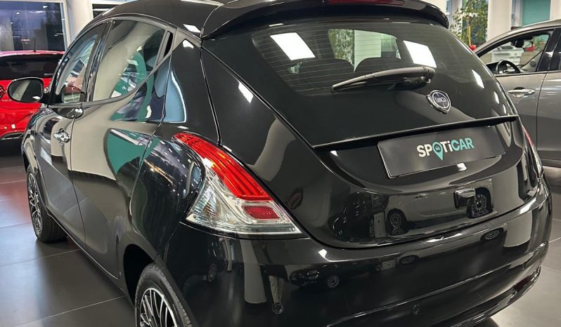 Lancia Ypsilon 1.0 70Cv Platino HYBRID 2024 pieno