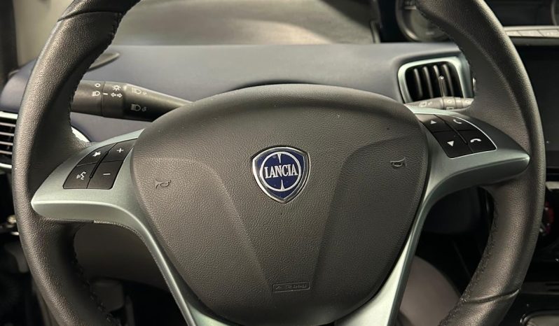 Lancia Ypsilon 1.0 70Cv Platino HYBRID 2024 pieno