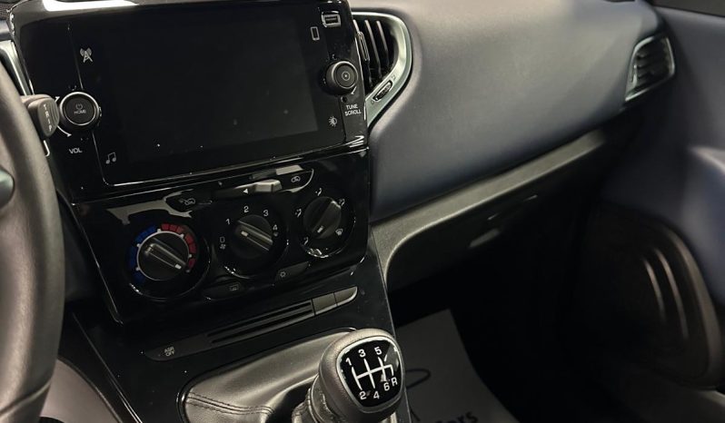 Lancia Ypsilon 1.0 70Cv Platino HYBRID 2024 pieno