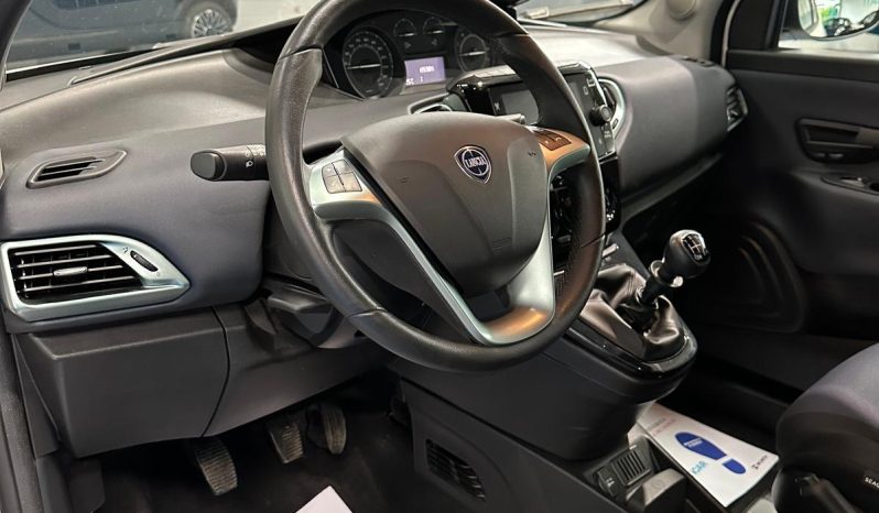 Lancia Ypsilon 1.0 70Cv Platino HYBRID 2024 pieno