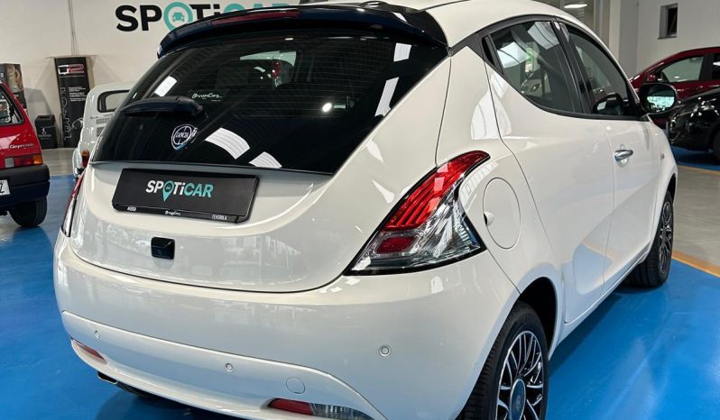 Lancia Ypsilon 1.0 70Cv Platino HYBRID 2024 pieno