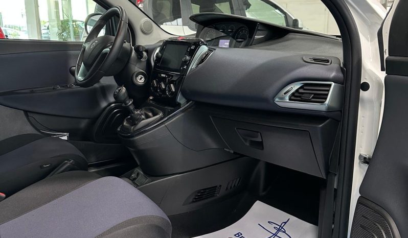 Lancia Ypsilon 1.0 70Cv Platino HYBRID 2024 pieno