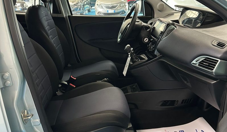 Lancia Ypsilon 1.0 70cv Hybrid Platino pieno