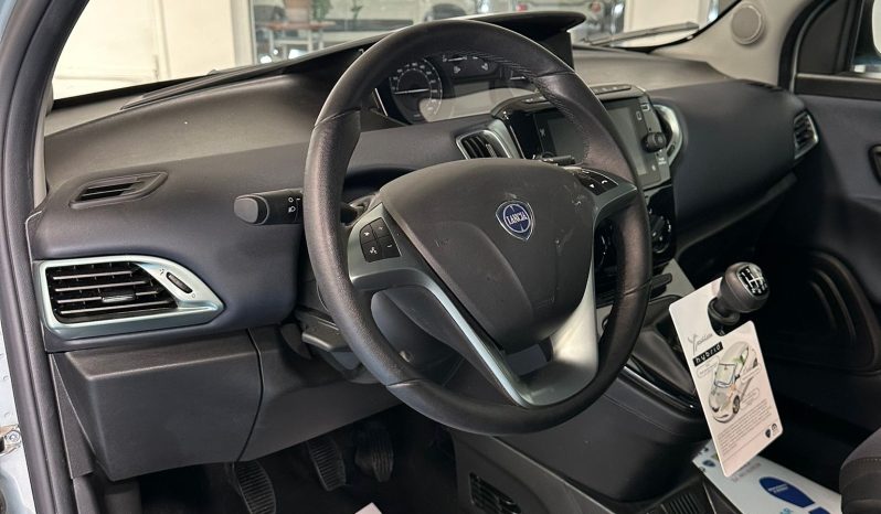 Lancia Ypsilon 1.0 70cv Hybrid Platino pieno