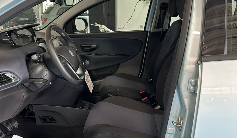 Lancia Ypsilon 1.0 70cv Hybrid Platino pieno