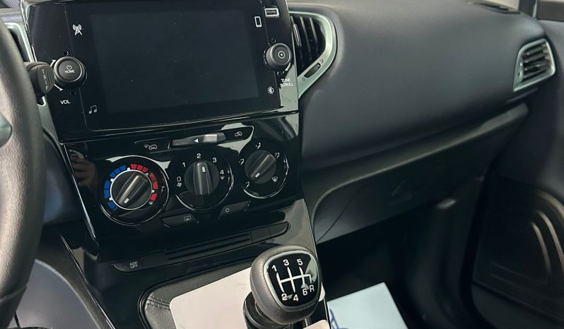 Lancia Ypsilon 1.0 70cv Hybrid Platino pieno