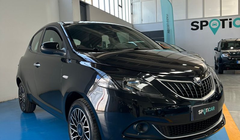 LANCIA YPSILON 2024 HYBRID PLATINO pieno