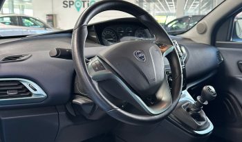 LANCIA YPSILON 2024 HYBRID PLATINO pieno