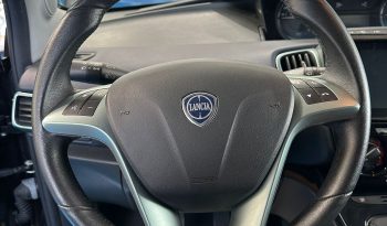 LANCIA YPSILON 2024 HYBRID PLATINO pieno