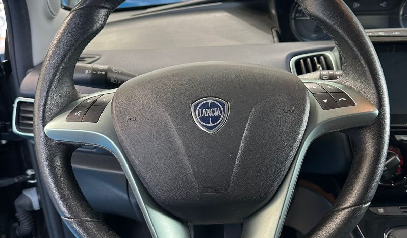 LANCIA YPSILON 2024 HYBRID PLATINO pieno