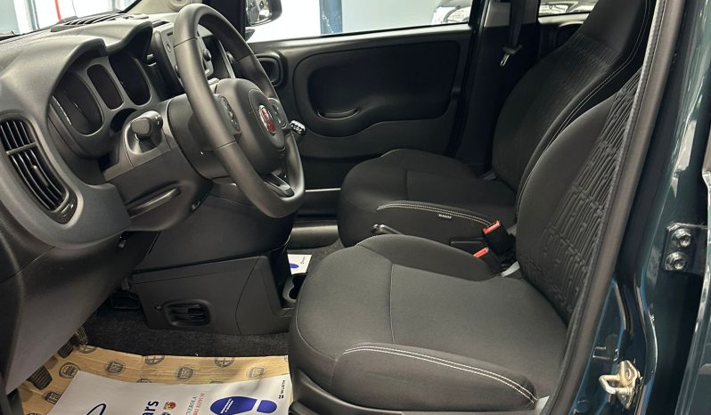FIAT PANDA CROSS HYBRID pieno