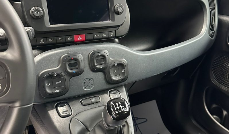 FIAT PANDA CROSS HYBRID pieno