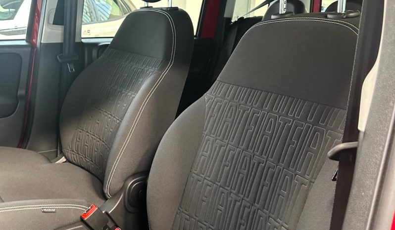 FIAT PANDA CROSS HYBRID pieno