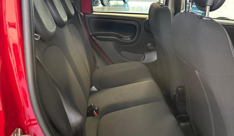 FIAT PANDA CROSS HYBRID pieno