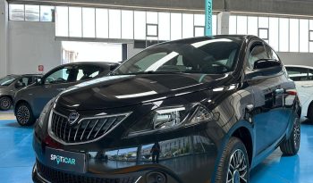LANCIA YPSILON HYBRID PLATINO pieno