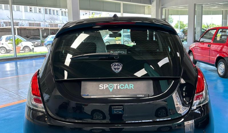 LANCIA YPSILON HYBRID PLATINO pieno