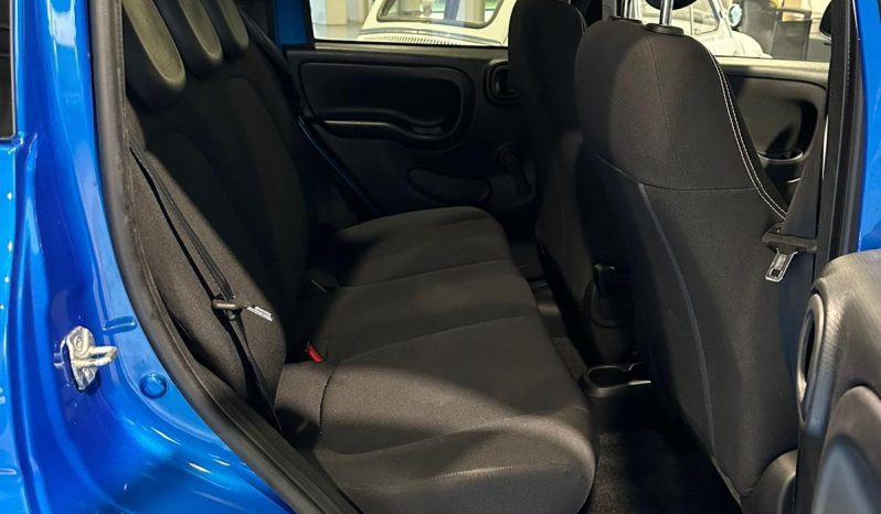 FIAT PANDA CROSS HYBRID pieno