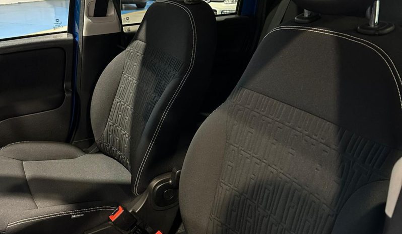 FIAT PANDA CROSS HYBRID pieno