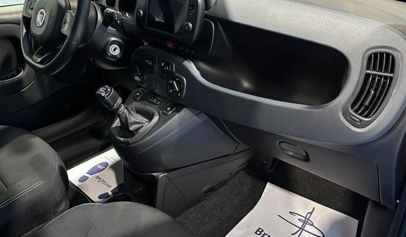 FIAT PANDA CROSS HYBRID pieno
