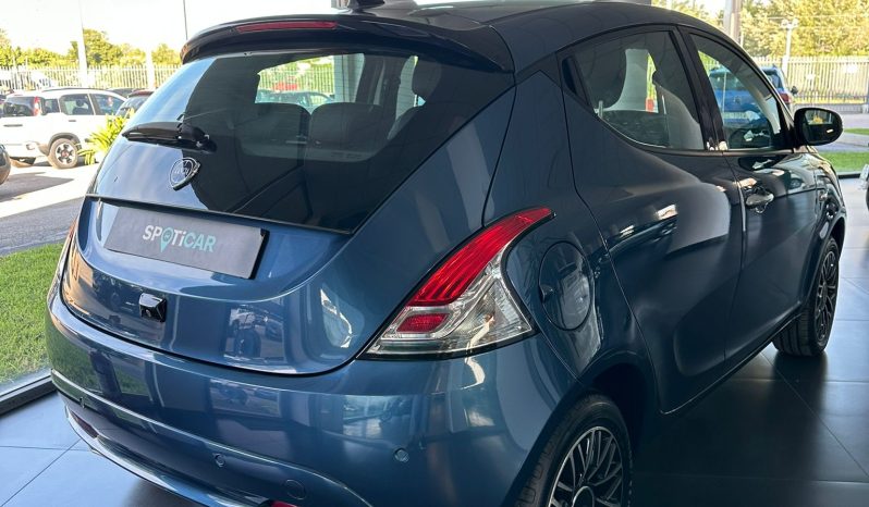 LANCIA Y HYBRID PLATINO pieno