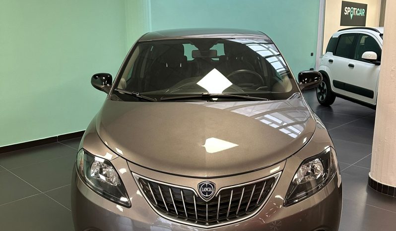 LANCIA YPSILON HYBRID PLATINO pieno
