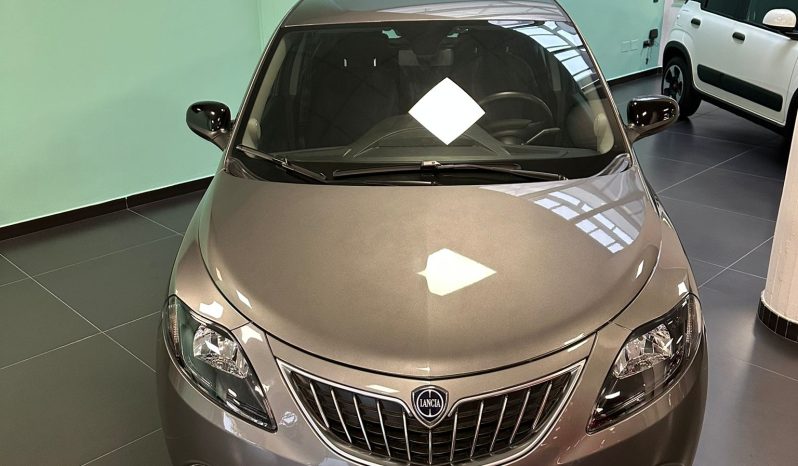 LANCIA YPSILON HYBRID PLATINO pieno