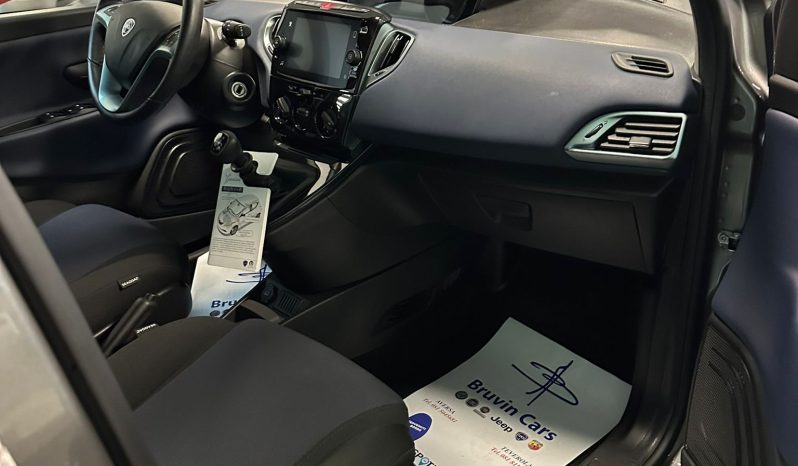 LANCIA YPSILON HYBRID PLATINO pieno