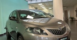 LANCIA YPSILON HYBRID PLATINO