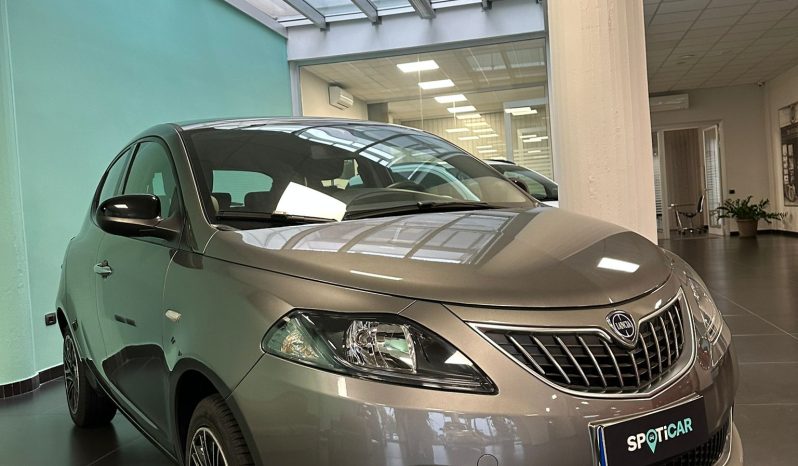 LANCIA YPSILON HYBRID PLATINO pieno