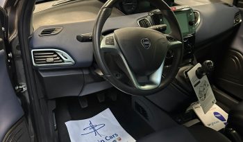 LANCIA YPSILON HYBRID PLATINO pieno