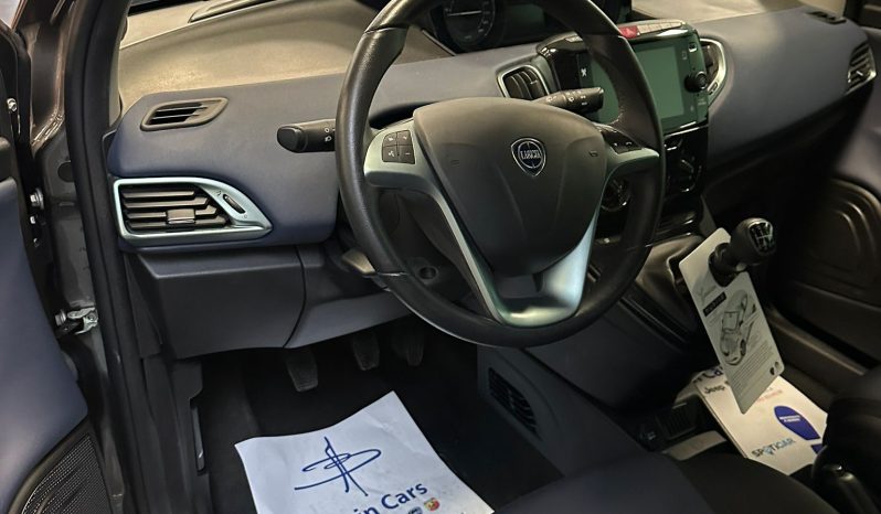 LANCIA YPSILON HYBRID PLATINO pieno