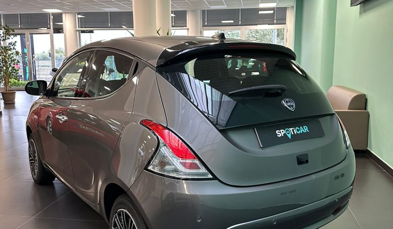 LANCIA YPSILON HYBRID PLATINO pieno
