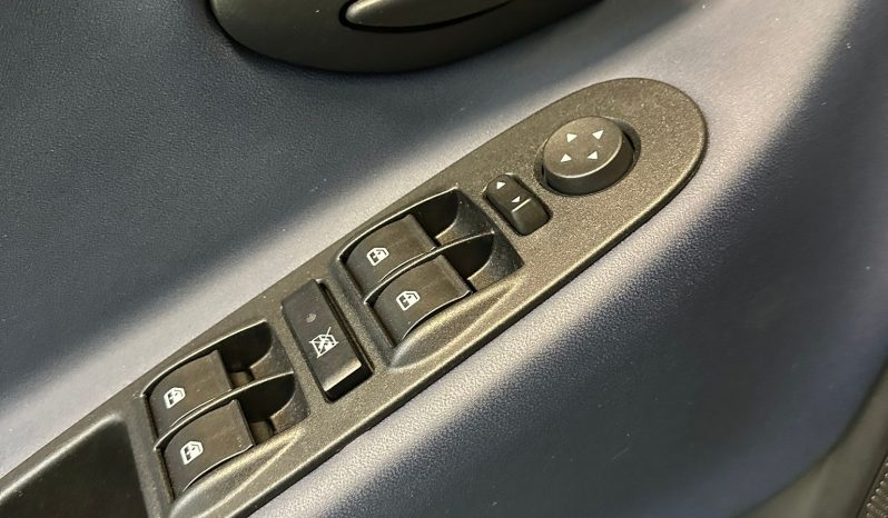 LANCIA YPSILON HYBRID PLATINO pieno