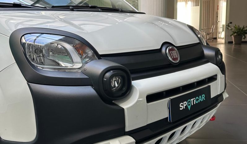 FIAT PANDA CROSS HYBRID pieno