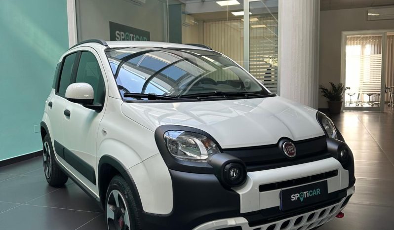 FIAT PANDA CROSS HYBRID pieno