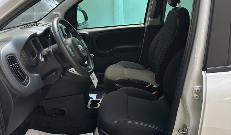 FIAT PANDA CROSS HYBRID pieno