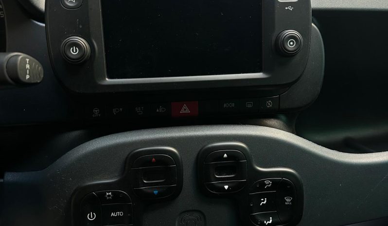 FIAT PANDA CROSS HYBRID pieno