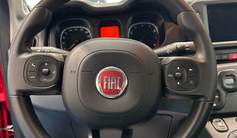 FIAT PANDA CROSS HYBRID pieno