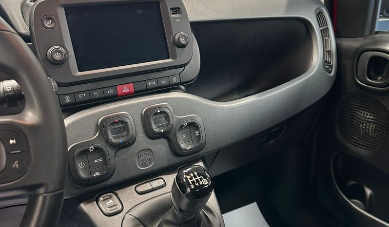 FIAT PANDA CROSS HYBRID pieno