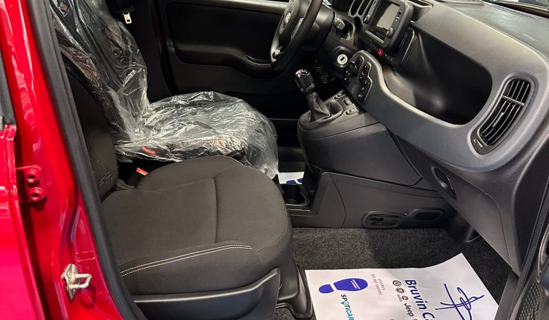 FIAT PANDA CROSS HYBRID pieno