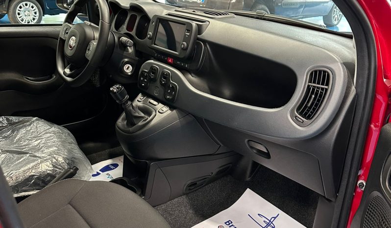 FIAT PANDA CROSS HYBRID pieno