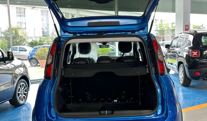 FIAT PANDA CROSS HYBRID pieno