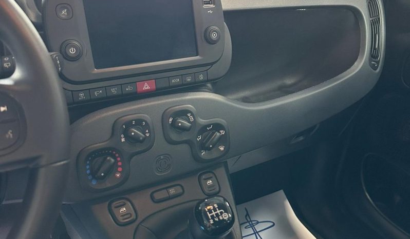 FIAT PANDA CROSS HYBRID pieno