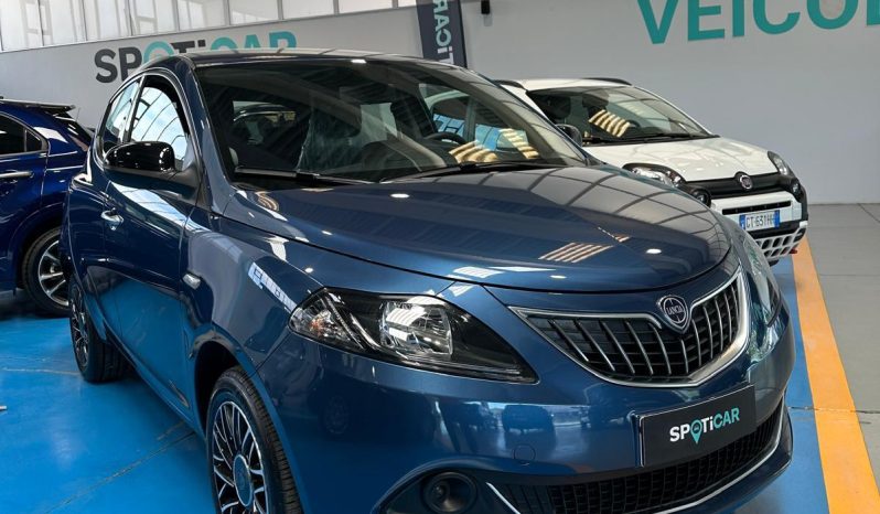 LANCIA YPSILON HYBRID PLATINO pieno