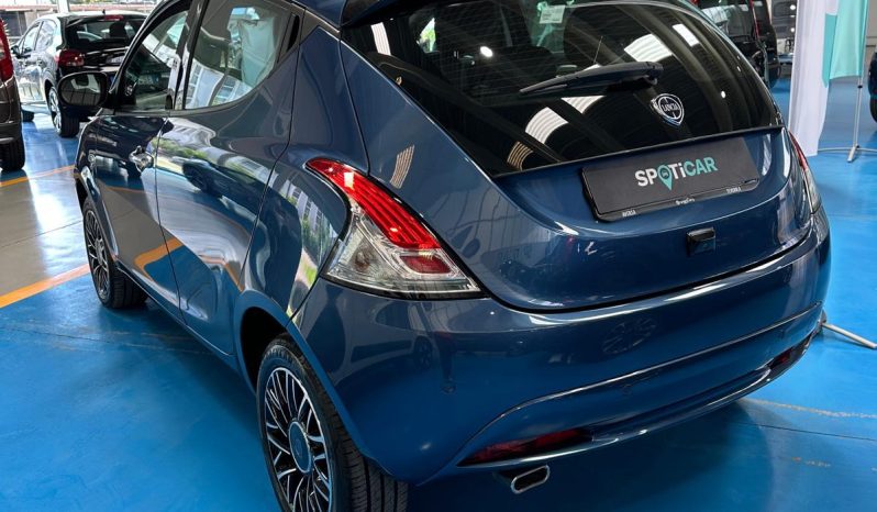 LANCIA YPSILON HYBRID PLATINO pieno