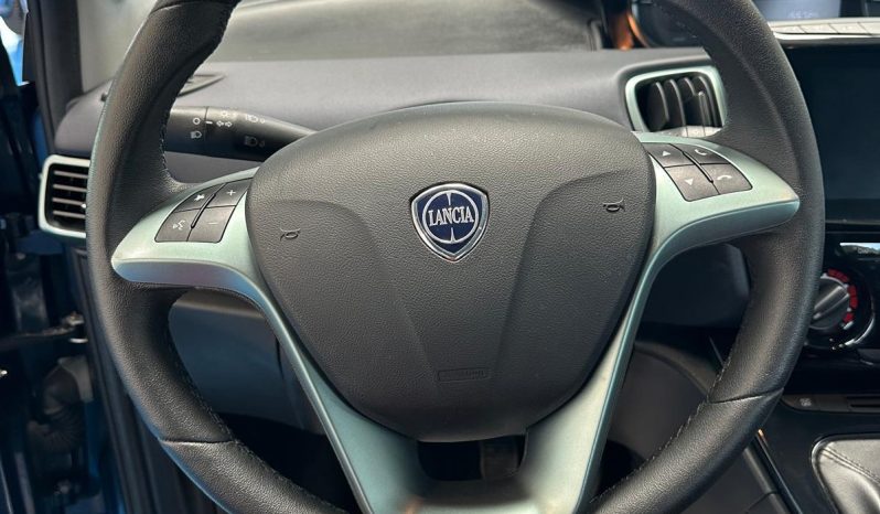 LANCIA YPSILON HYBRID PLATINO pieno