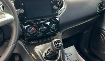 LANCIA YPSILON HYBRID PLATINO pieno