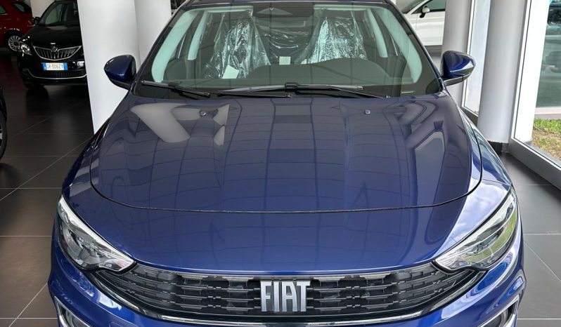 FIAT Tipo Sedan 2025 – Eleganza e risparmio! pieno